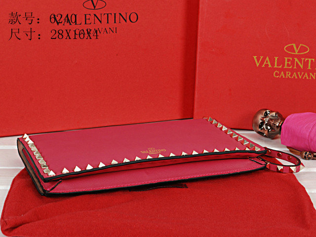 2014 Valentino Garavani Rockstud clutch V6240 rose - Click Image to Close
